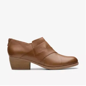 Clarks Women's Charlten Gema Dark Sand Leather 26179569