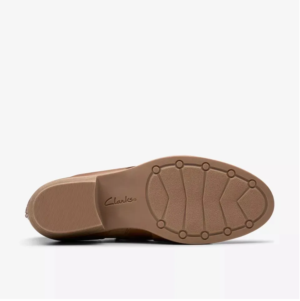 Clarks Women's Charlten Gema Dark Sand Leather 26179569