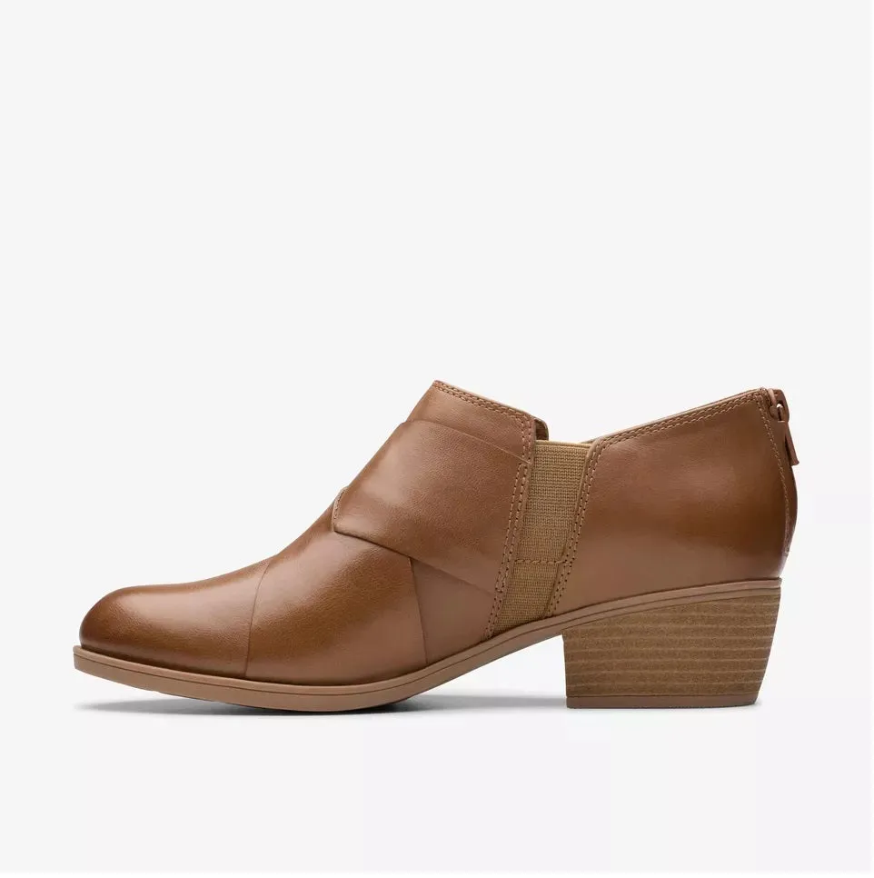 Clarks Women's Charlten Gema Dark Sand Leather 26179569